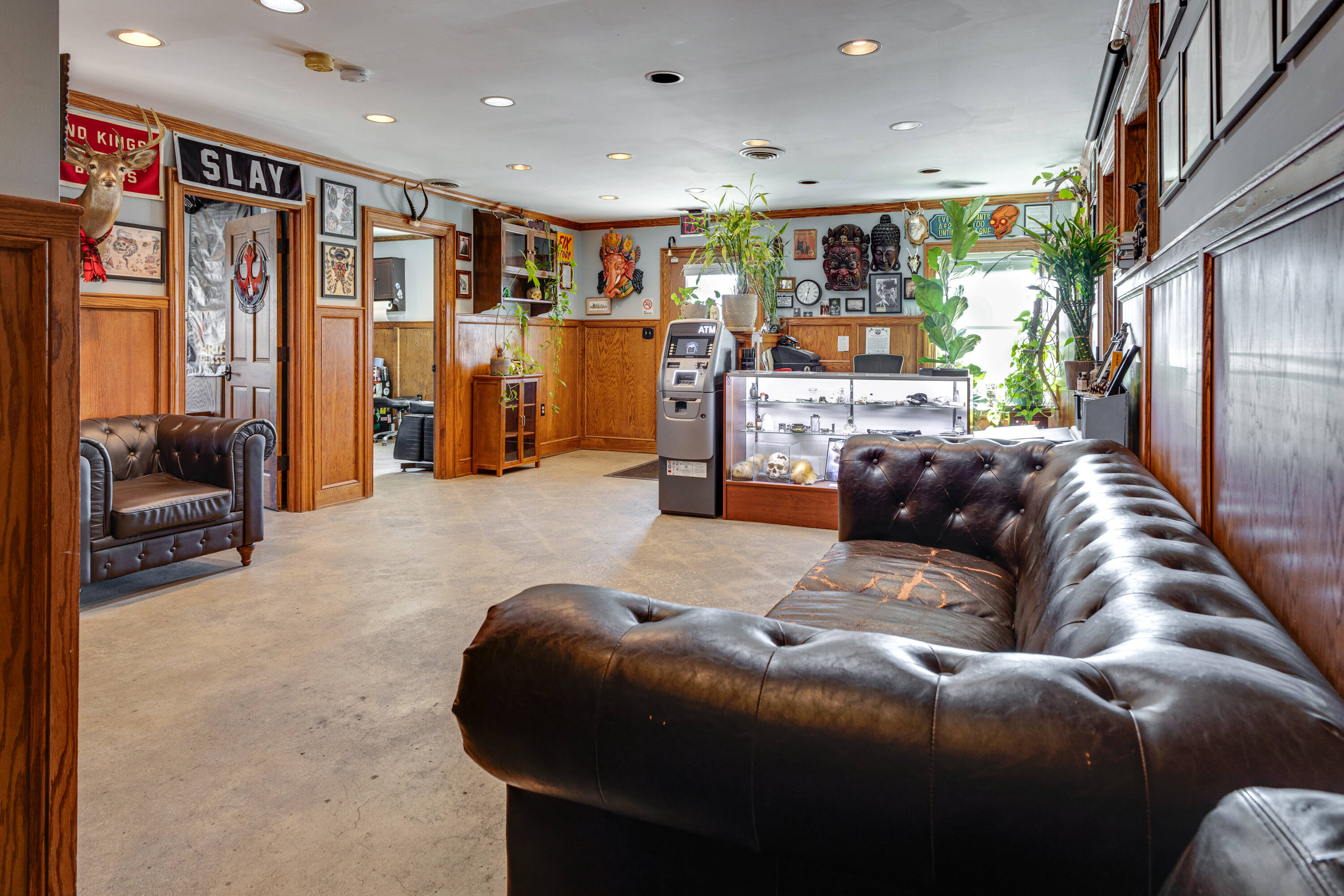 Multi-purpose Building in Great Location